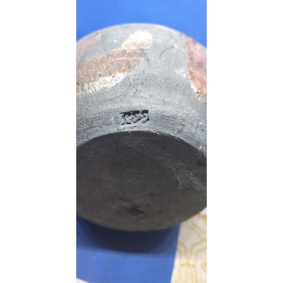 Fired Copper Raku Art Pottery Vase w/Tassel- Artist Signed "LEE" Mint Condition - Picture 8 of 11